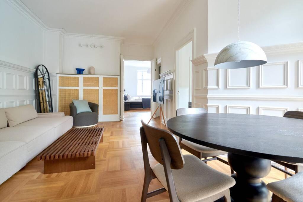 Spacious 3 Bedroom Manor Flat Next To Tivoli Copenhagen Exterior photo