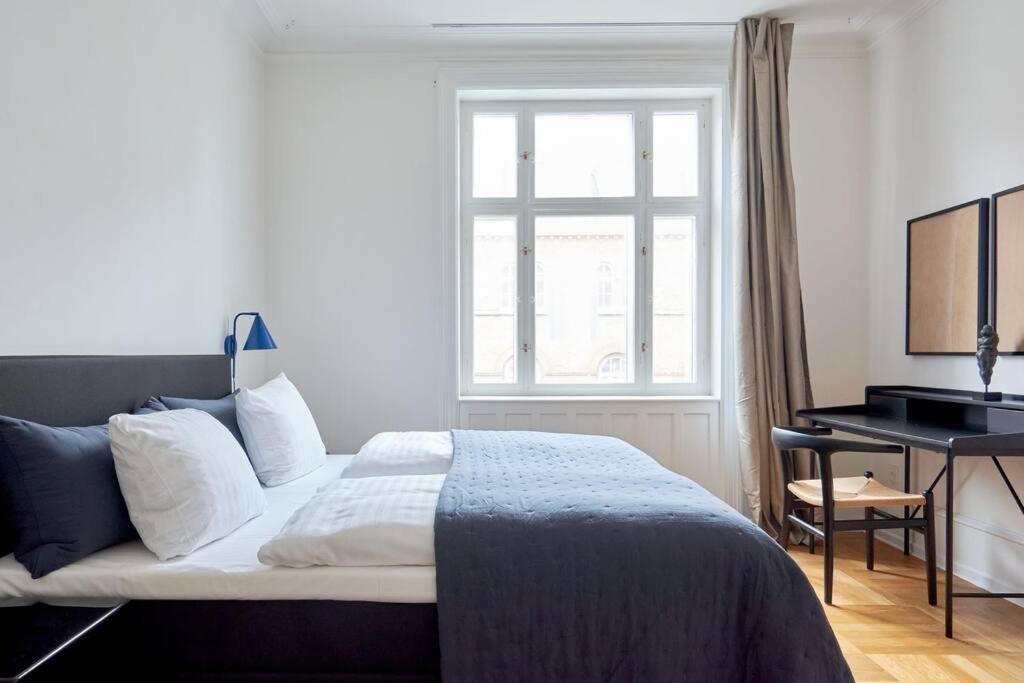 Spacious 3 Bedroom Manor Flat Next To Tivoli Copenhagen Exterior photo