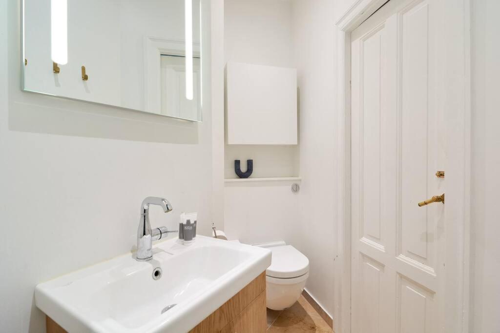 Spacious 3 Bedroom Manor Flat Next To Tivoli Copenhagen Exterior photo
